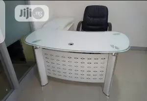 White Glass Table Size 1.4