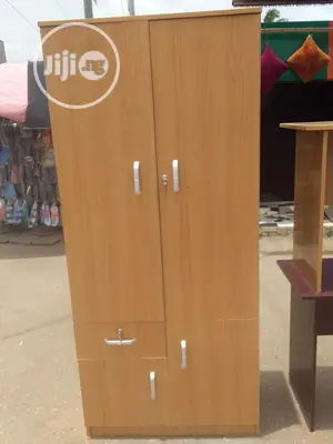 32inchis Wardrobe