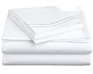 Quality Sparkling White Bedsheet With 4 Pillow Cases