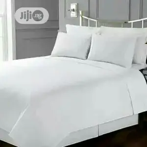 Cotton White Bedsheet With 4 Pillow Cases