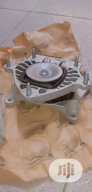 MERCEDES BENZ Gear Box Mount/Seat