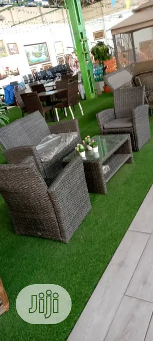Executive Chair For Hotel Room And Pallor Bar