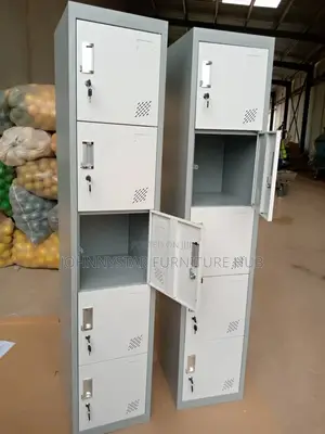 Metal Workers Lockers by 5 Seaters