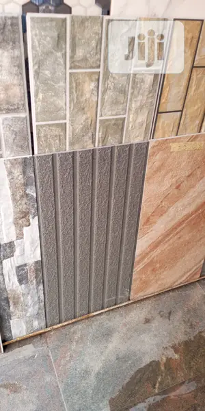 External And Internal Crack Wall Tiles