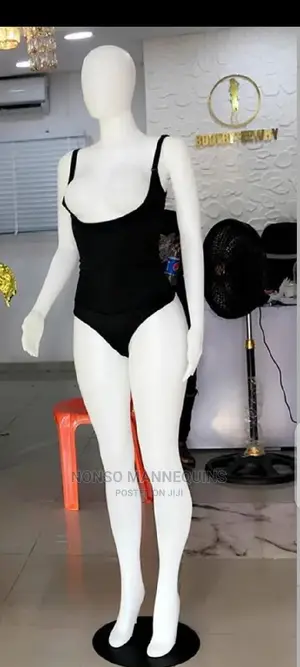 S2q Plastic White Mannequins