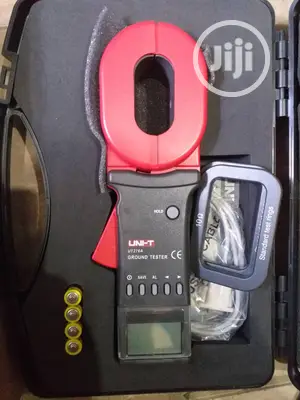 UNI-T Digital Earth Resistance Clamp Tester