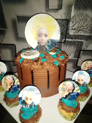 Oil Base Chocolate Cake With 6 Cupcakes