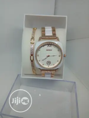 Guess Exotic Female Watch With Handchain - White