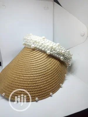 • Women's Fashion Pearl Beaded Straw Hat