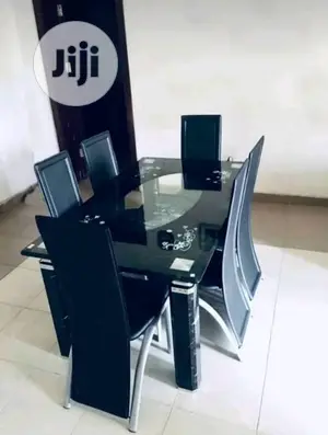Glass Dining by Six Sitter