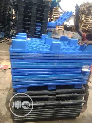Storage Plastic Pallets Available