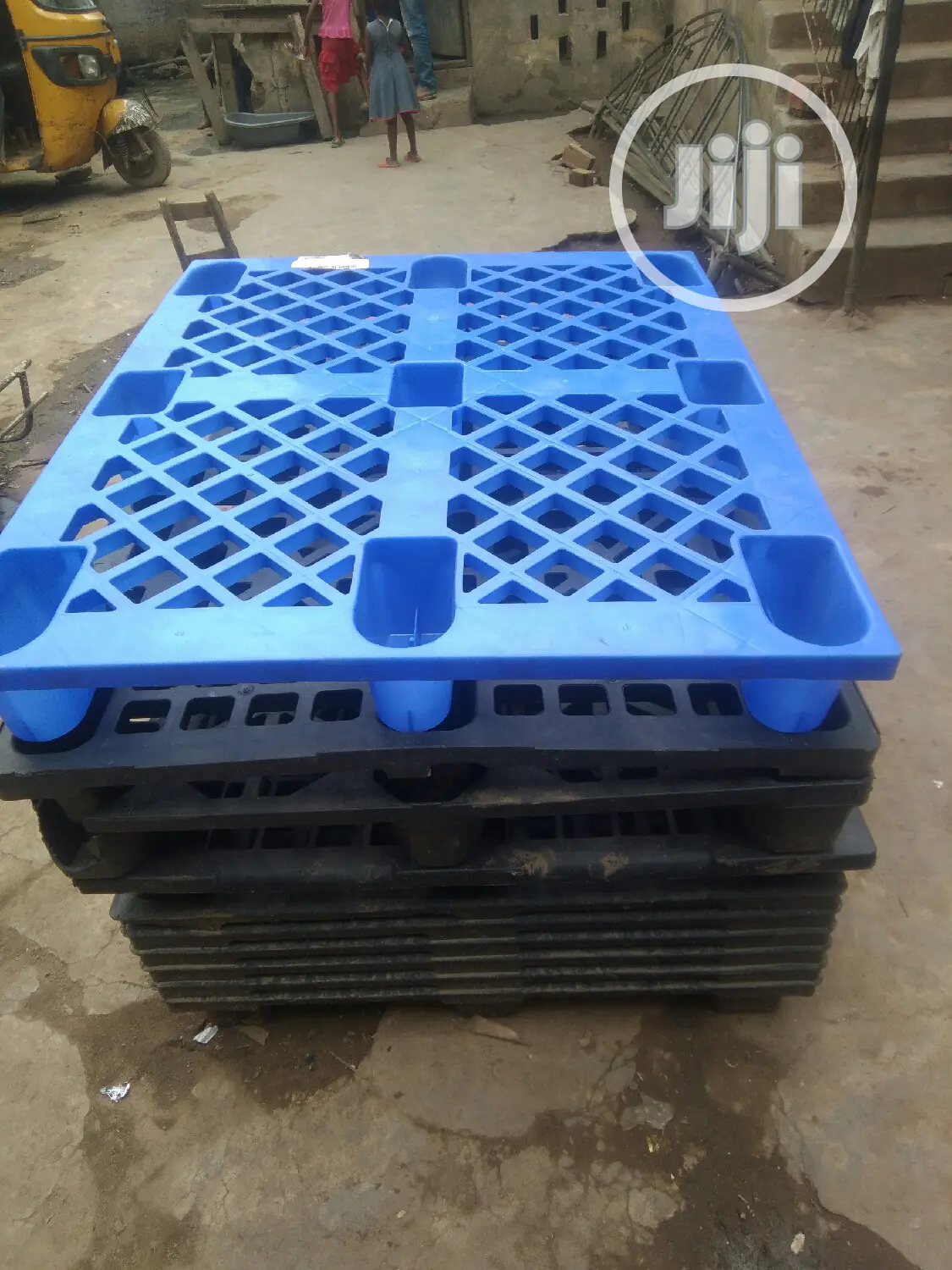 Storage Plastic Pallets Available