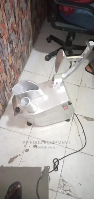 Food Proccessor With 5 Blades