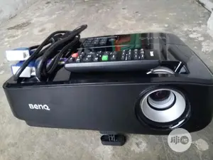 Clean Hdmi Benq 3000 Lumens Projector in Lagos