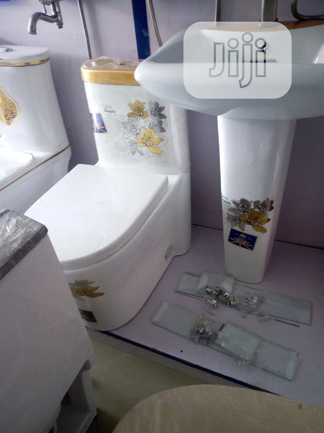 Executive Set With Good Flushing System