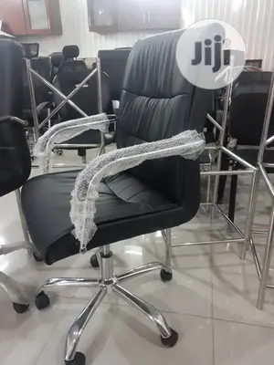 107 Medium Executive Chair