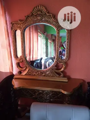 Quality Royal Console Gold