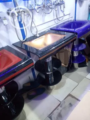 Dinning Basin With Mirror