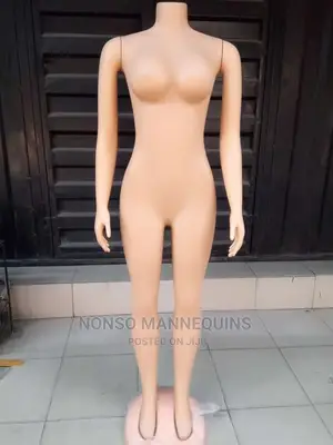 No Head Rubber Busty Female Mannequin Display