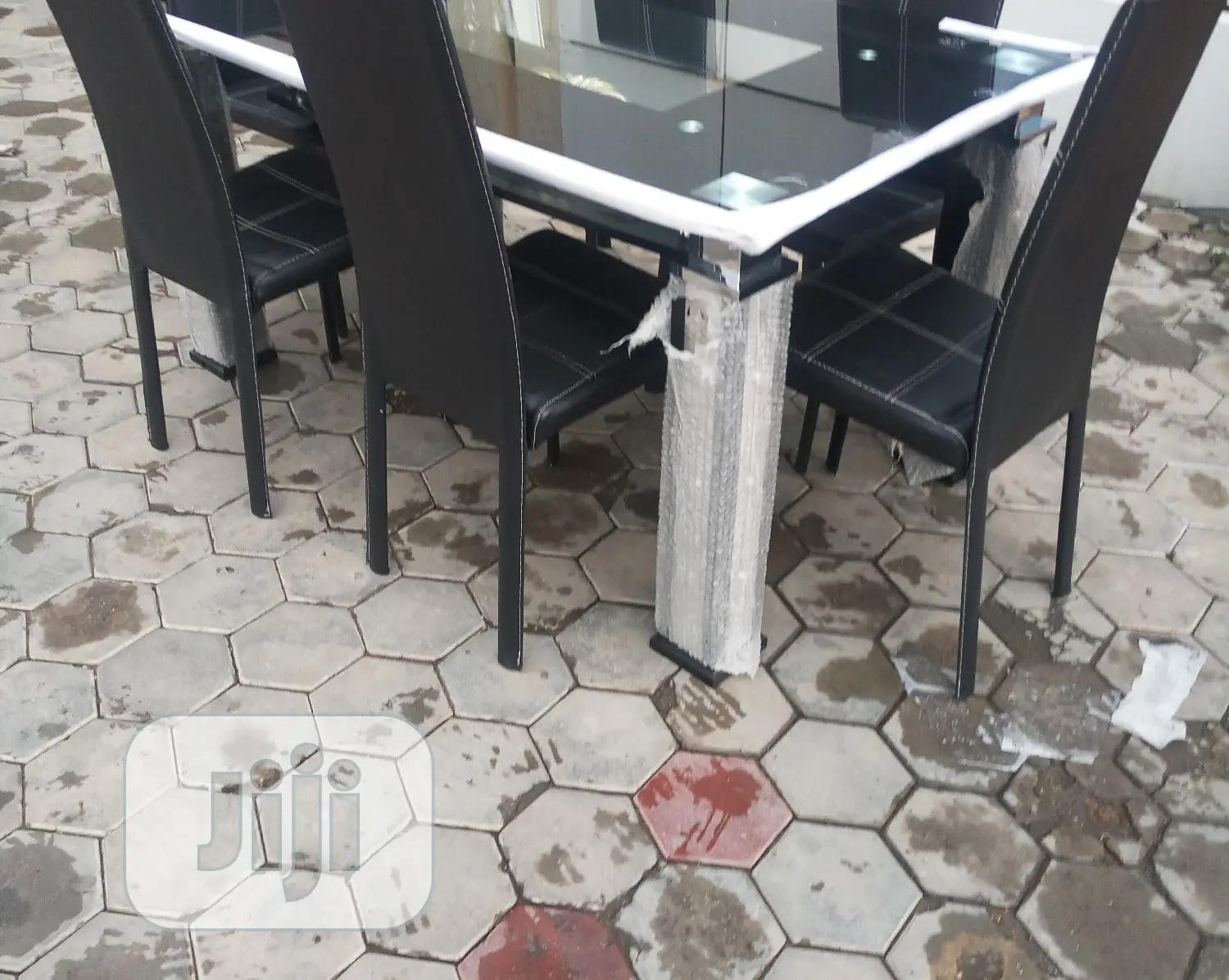 Dining Set.