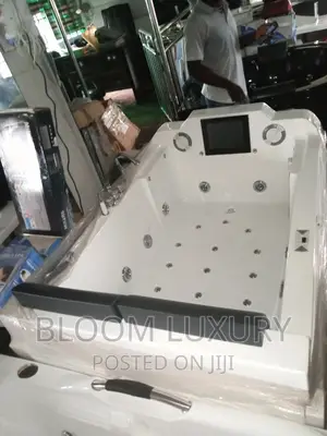 Double Jacuzzi With T.V