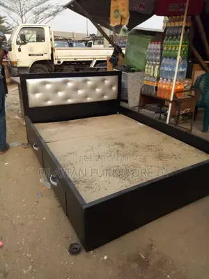 4.5*6feet Bedframr