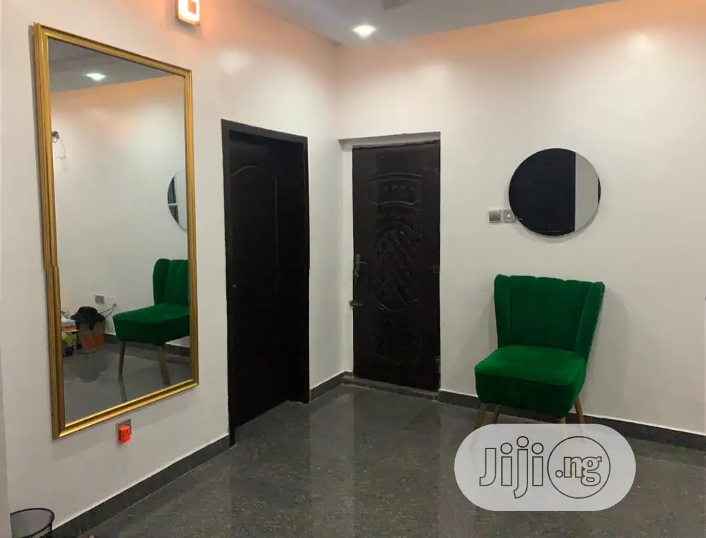 Round Mirror