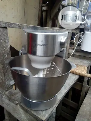 Original Kenwood 650watts Cake Mixer, 2 Springles.