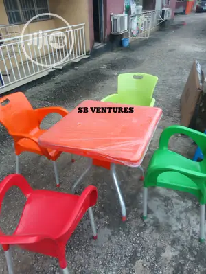 Iron Leg Table With 4pcs Chairs