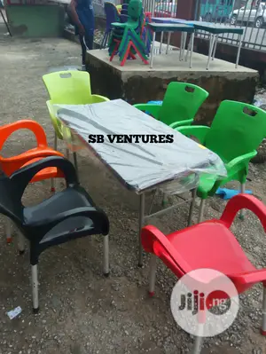 Imported Fibre Table With 6pcs Chairs