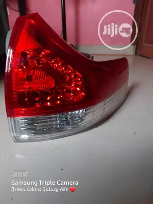 Right Side Back Light Sienna 2012