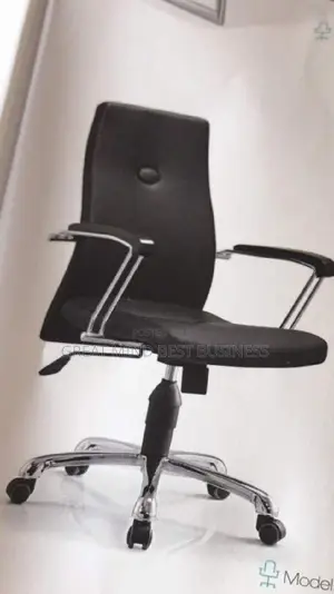 Quality Executive Leather Swivel Office Chair.
