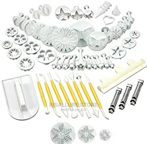 146 Cutters and Moulds for Pies Cakes Icing