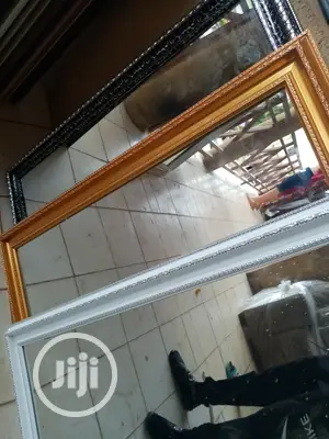 52/22 LNCH Standing Mirror