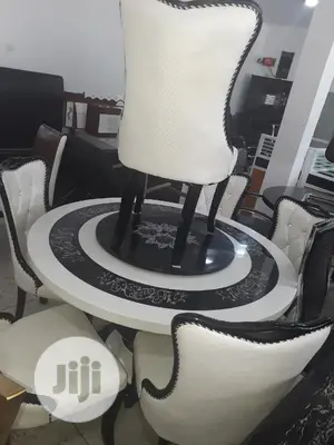 Round Dinning Table
