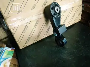 Upper Engine Mounting Toyota Highlander