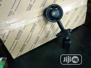 Upper Engine Mounting Toyota Sienna 2006
