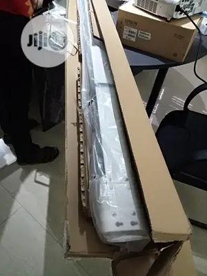 Motorized Dropdown Projector Screen for Home/Office