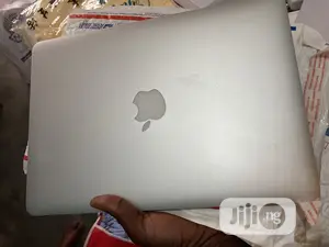 Laptop Apple MacBook Pro 8GB Intel Core I5 SSD 256GB