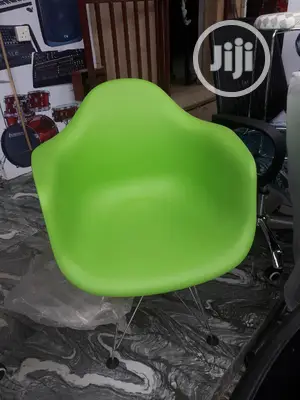 Modren Plastic Chair