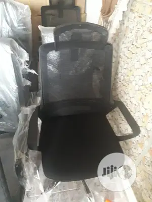Quality Executive Swivel Mesh Office Chair.