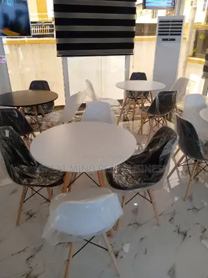 Wooden Leg Plastic Table and Chairs