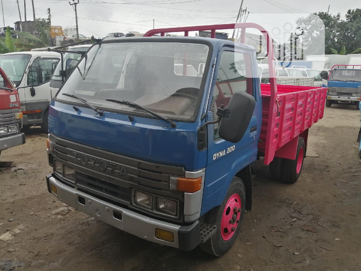 Toyota dyna 200
