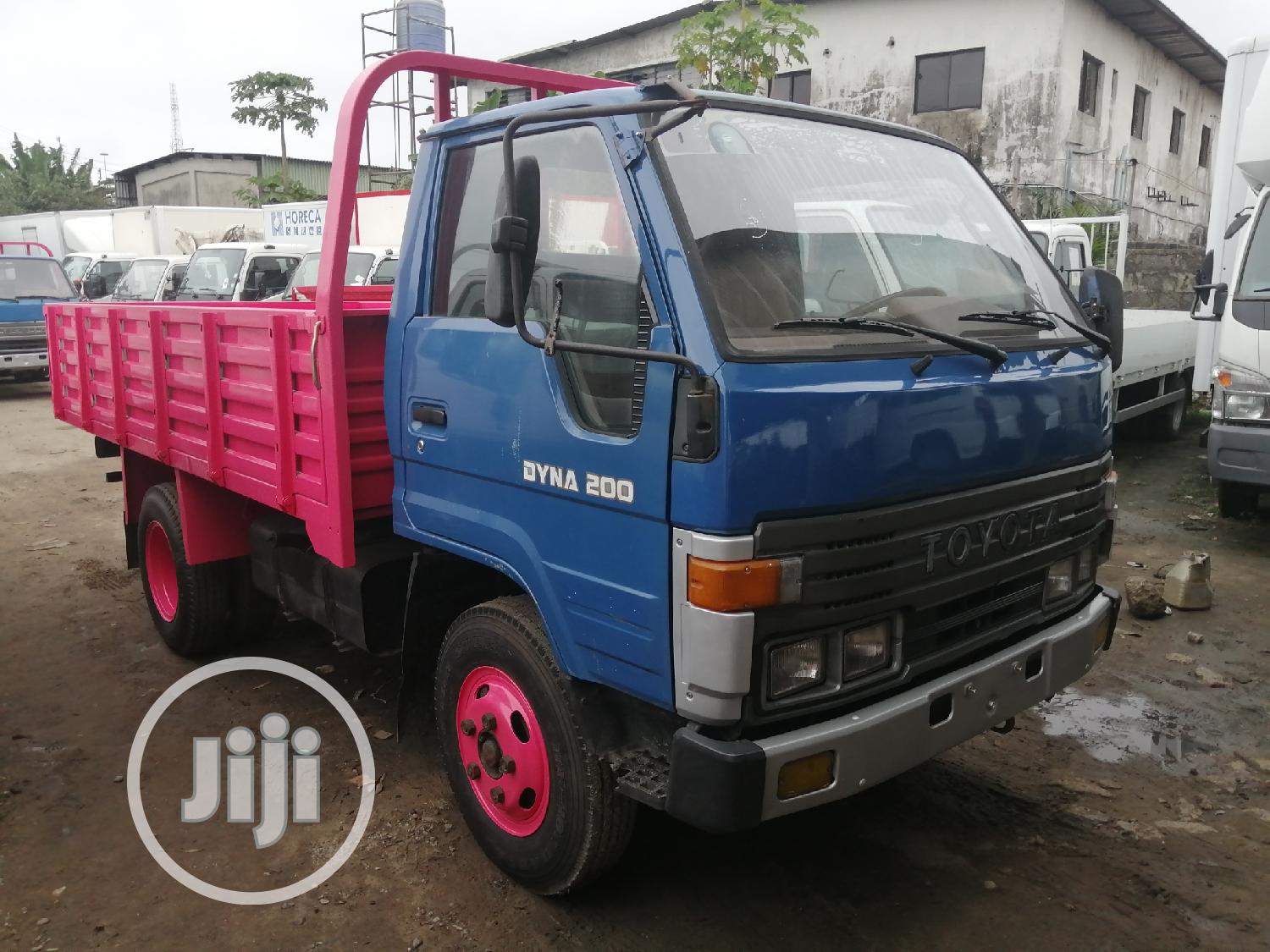 Toyota dyna 200