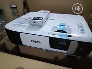Epson 3300 Lumens Projector With Usb/Hdmi Ports