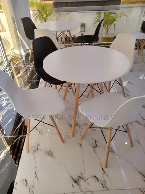 Wooden Leg Plastic Table and Chairs