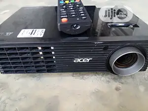 Portable Acer 3D Ready DLP Projector With Remote