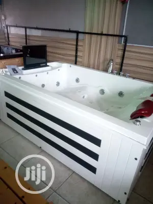 Double Machine Jacuzzi With All The Features And TV