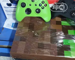 Xbox One S 1tb Customized + 2 Pads