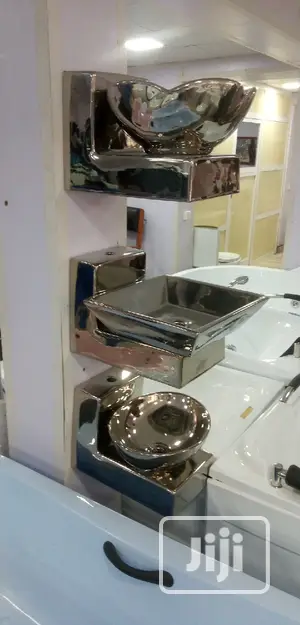 Silver and Gold Dinning Wash Hand Bassin.